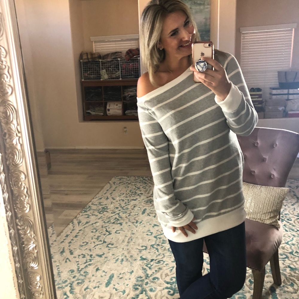 ❗️❗️Last 1! SMALL Heather Grey Striped Comfy Top - Picture 2 of 9